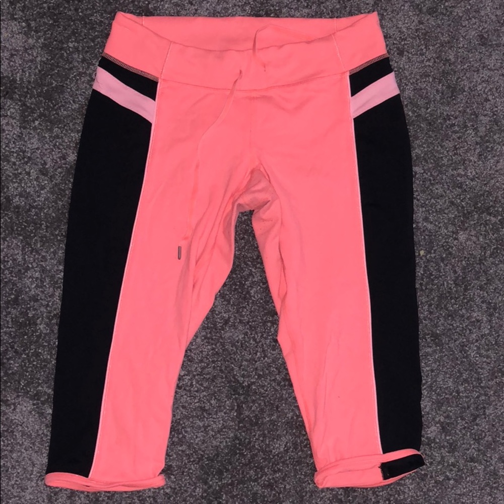 Lululemon cropped leggings size 6 coral